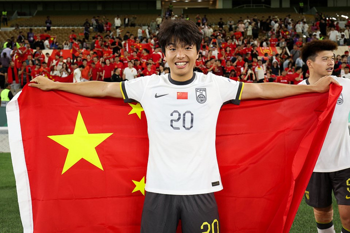 22岁国足新星李镇全成中超焦点：锁死浙江400万欧